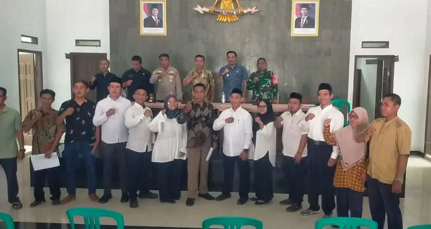 Ketua BPD Melantik 7 Anggota Panitia Pemilihan Kuwu Desa Cipaat Kecamatan Bongas Kabupaten Indramayu